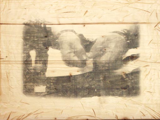Walk on, Dead Man by Kave Atefie - Digitaler Thermotransferdruck auf Holz, bearbeitet